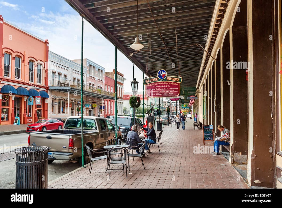Minutes from Galveston's historic Strand district filled with restaurants, bars, shopping, and galleries.